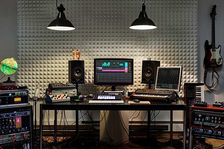 STUDİO ONE 4 Prodüksiyon Kursu Kısa Bir Süreliğine 25000 TL  Müziğe İz Bırak Ayrıntılı Bilgi Edinmek İçin;  Bilgi Talep Formu  doldurun veya 0506 496 83 72 arayın