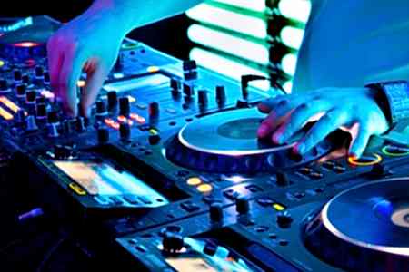 Daha Eğlenceli Daha Renkli Nasıl Mı? Müziğe İhtiyaç Duyduğunuz Her An Bir Dj Kiralayın Ayrıntılı Bilgi Edinmek İçin;  Bilgi Talep Formu  doldurun veya 0506 496 83 72 arayın